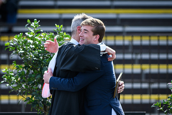 graduation22_diplomas_wkl_1029