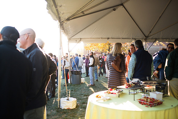 alumni_tent_crowd_hc13_jk_6694