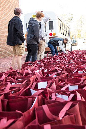 thanksgiving_fooddrive_us_wkl_4558