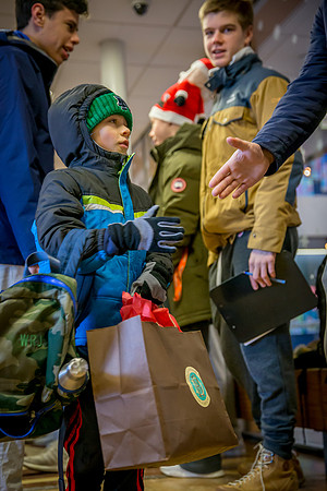 holiday19_handhake_jfess_0335