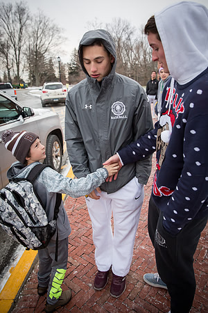 holiday_handshake17_jfess_4360