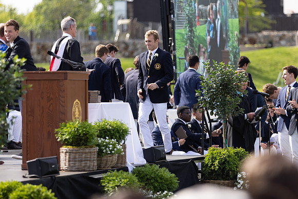 graduation22_diplomas_gh_0684