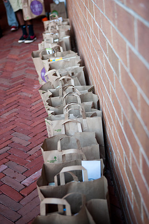 thanksgiving_fooddrive_us_mkras_0024