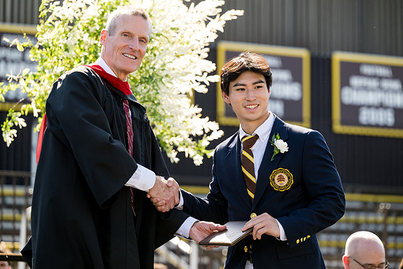 graduation24_diploma_ah_0430